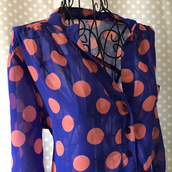 Women’s sheer high-low top - Picture 3 of 11